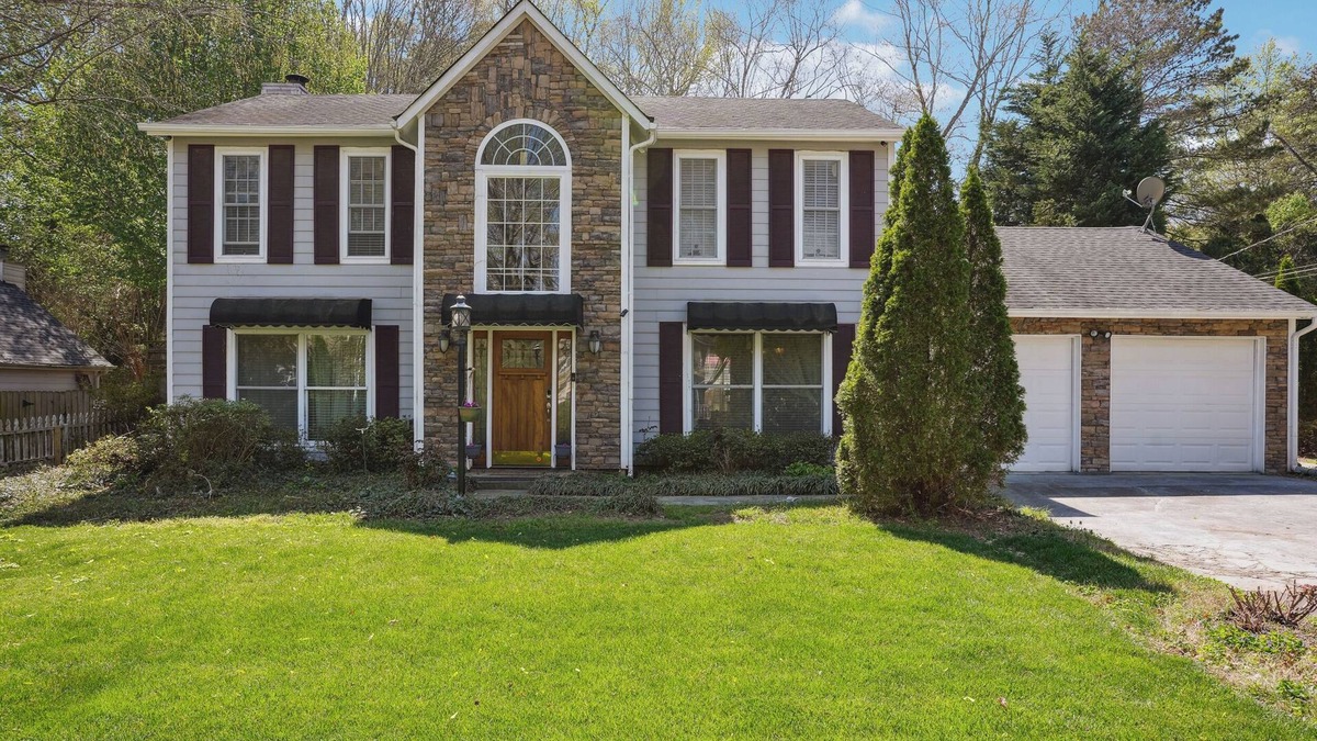 Stone Mountain House | Charming 2-bed/2.5-bath House in delightful Stone Mountain with Private Yard