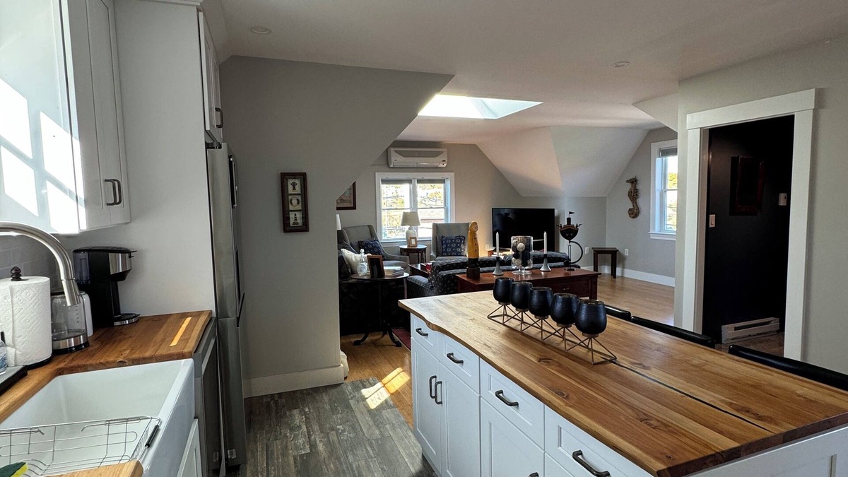 Hingham Apartment | Charming 2-bed apartment with AC, WiFi in tranquil Cohasset, close to beaches