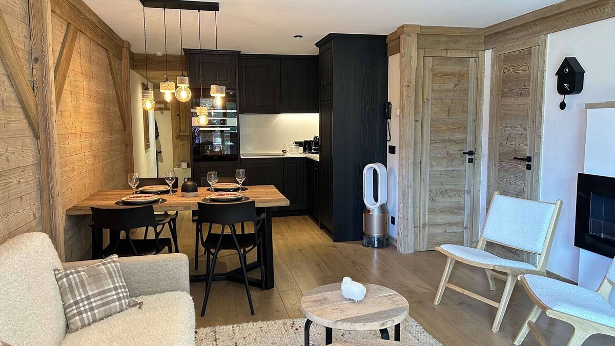 Meribel Village Apartment | Charming 2-Bed Apartment with Parking & Ski Locker, 150m from Lift in Méribel Village
