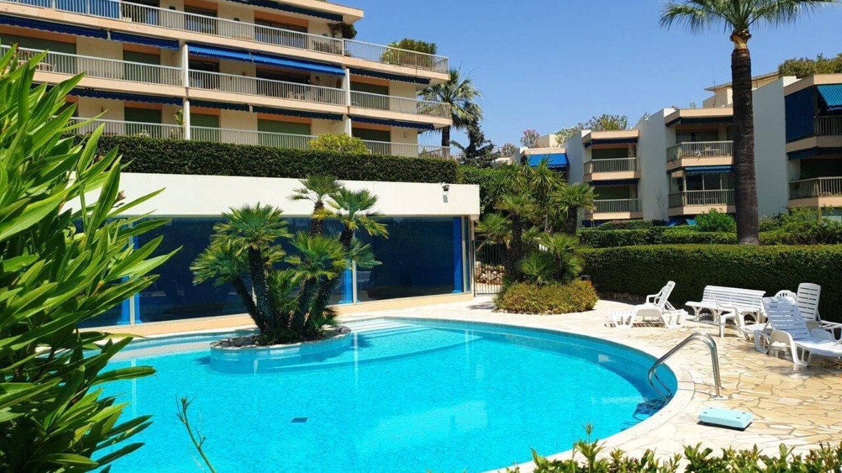 La Croix des Gardes Apartment | Charming 2 bed apartment - outdoor & heated indoor pool -see special offers
