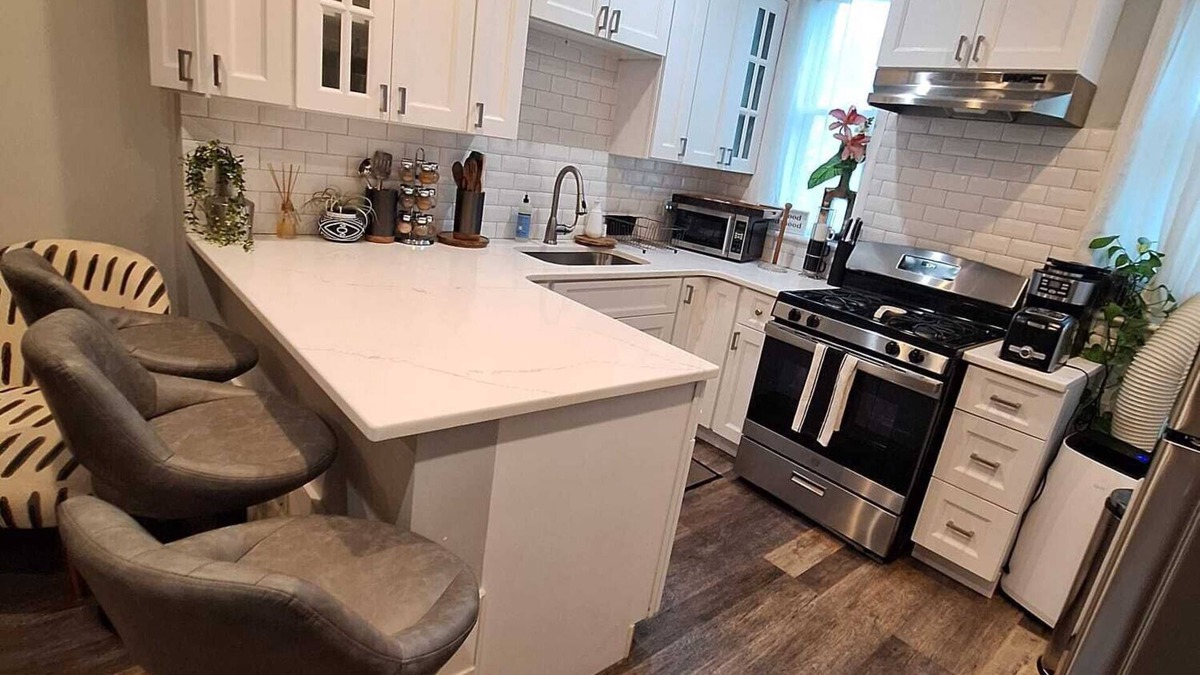 Communipaw Apartment | Charming 2-bed Apt.Short Walk to Liberty State Park and Train! 20 Min to NYC