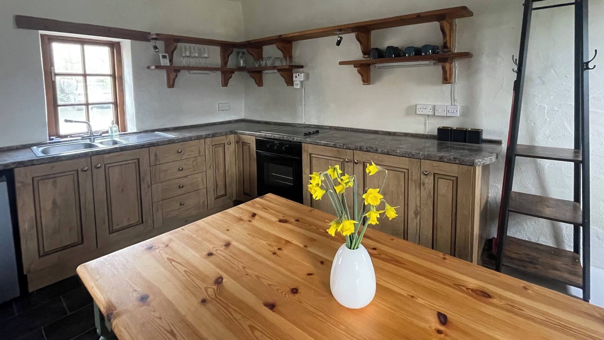 Whitland Cottage | Charming 2 bed cottage in rural Wales, perfect for all the family.