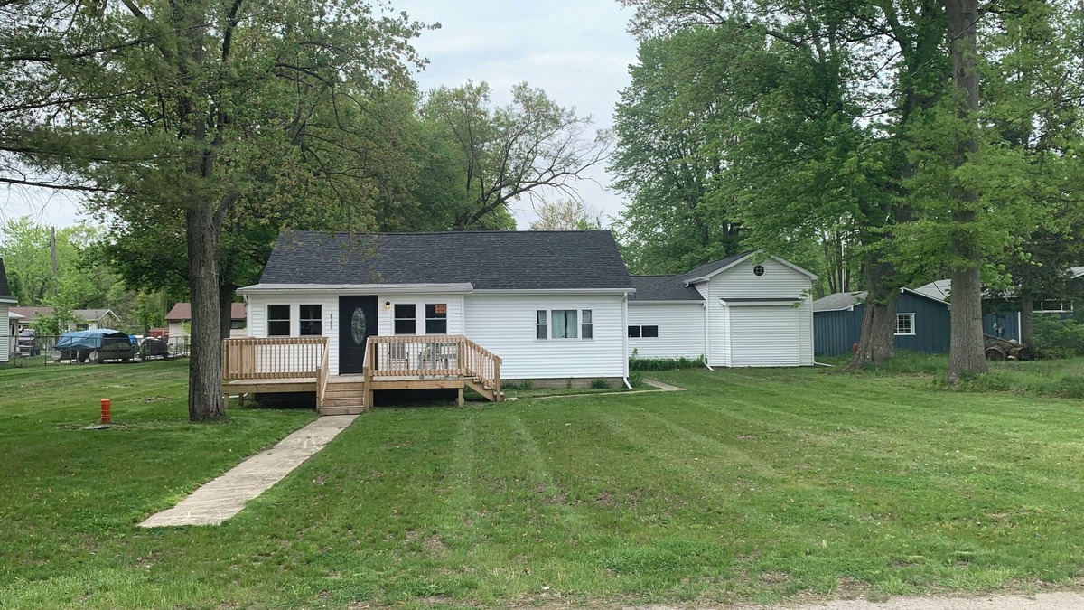 Bass Lake Cottage | Charming 2-bed cottage on Bass Lake with access to public beach and boat launch.