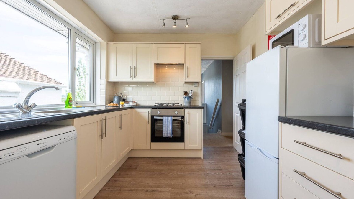 Radyr and Morganstown House | Charming 2-Bed Detached Home in Radyr