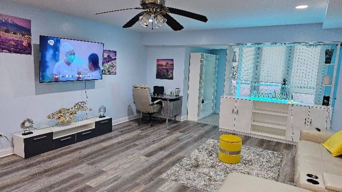 Near South Side Condo | Charming 2-bed Garden condo in beautiful Chicago + WiFi, AC, & private parking