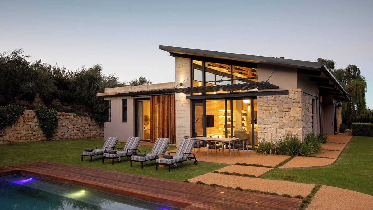 Raithby Villa | Charming 2-bed Garden Villa in the brilliant Taaibosch Collection with WiFi, AC