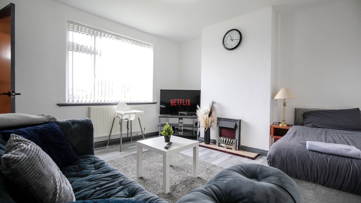 Blackrod House | Charming 2 Bed House