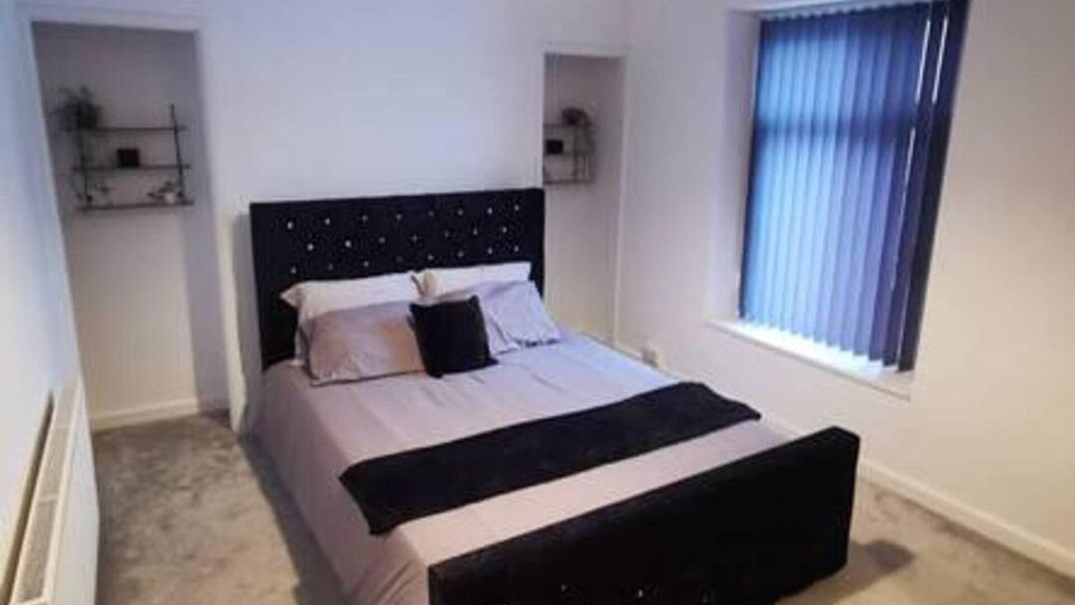 Landore House | Charming 2-bed House in Swansea