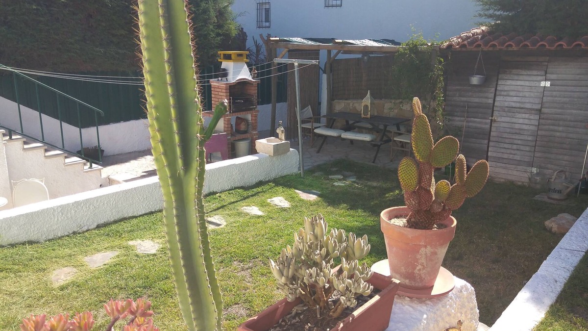 Maca House | Charming 2-Bed House in Sesimbra