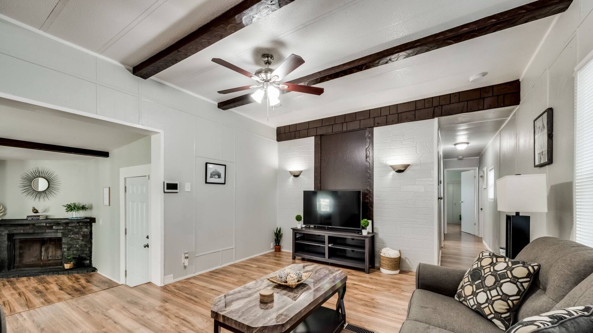 Pelican Bay House | Charming 2 Bed MH! Close To Eagle Mountain Lake!