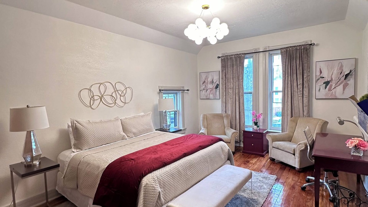 Dayton House | Charming 2-bed townhome with WiFi, AC in lovely Dayton 2 min downtown 5min to UD