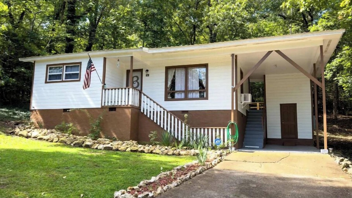 Hardy Cottage | Charming 2 Bedroom 1 Bath Cottage in a Forest Setting Tucked Away in Nature