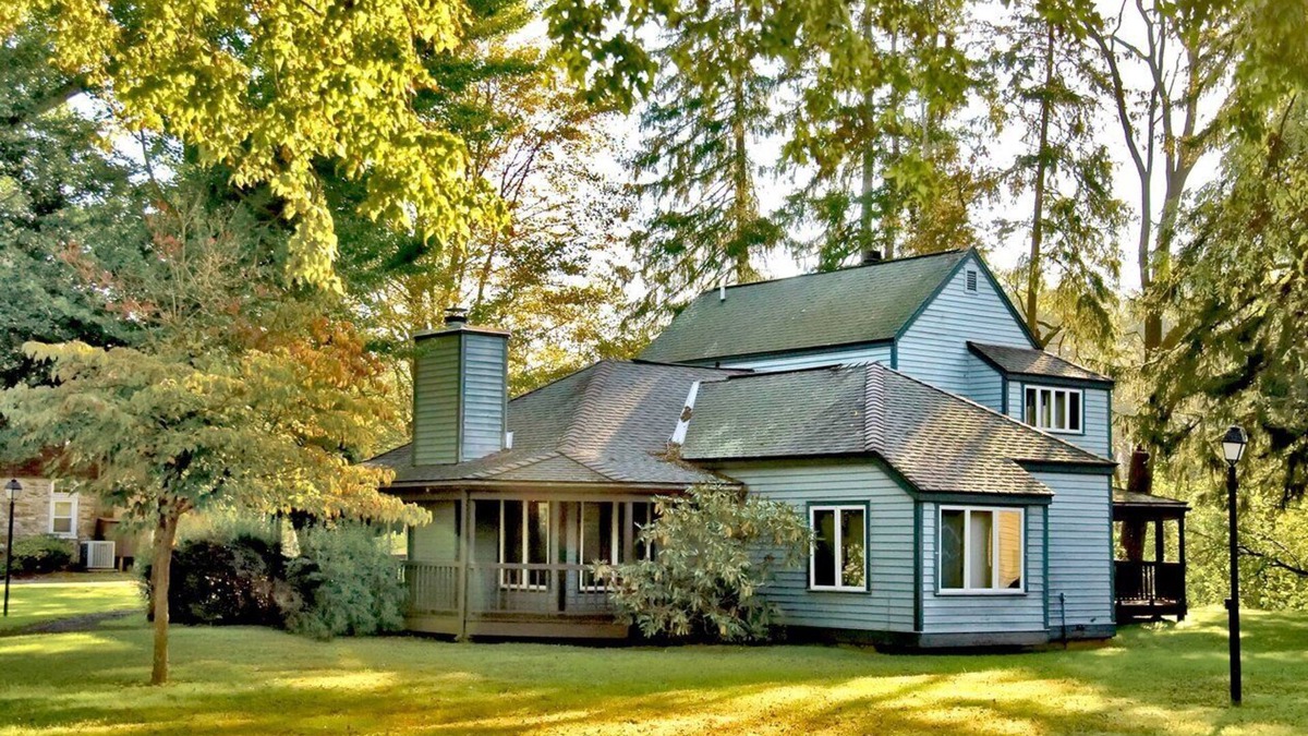 Shawnee On Delaware Villa | Charming 2-bedroom villa in delightful East Stroudsburg with AC