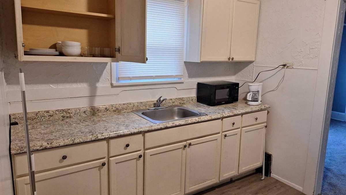 Garfield Heights Apartment | Charming 2-bedroom apartment with WiFi, AC in awesome Garfield Heights 27U