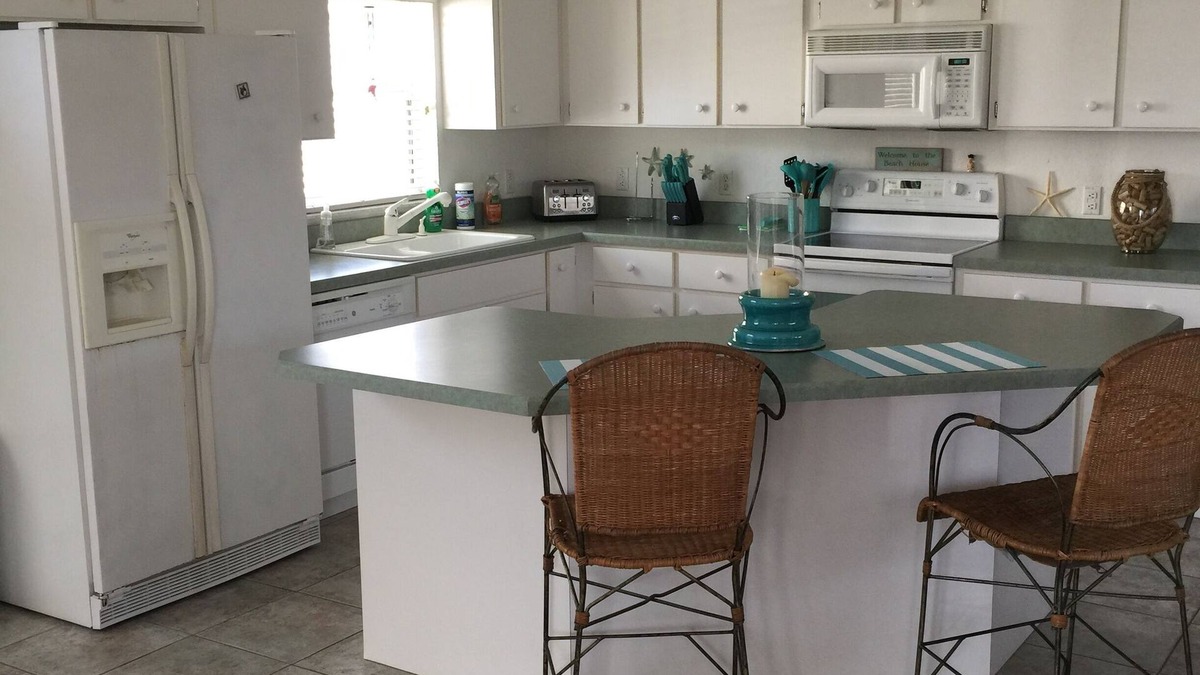 New Smyrna Beach House | Charming 2-bedroom house in wonderful New Smyrna Beach with WiFi, AC