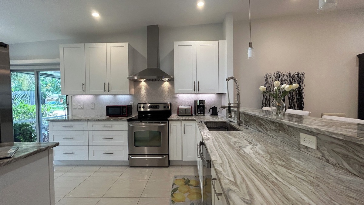 Deerfield Beach House | Charming 2-bedroom house with gorgeous patio garden