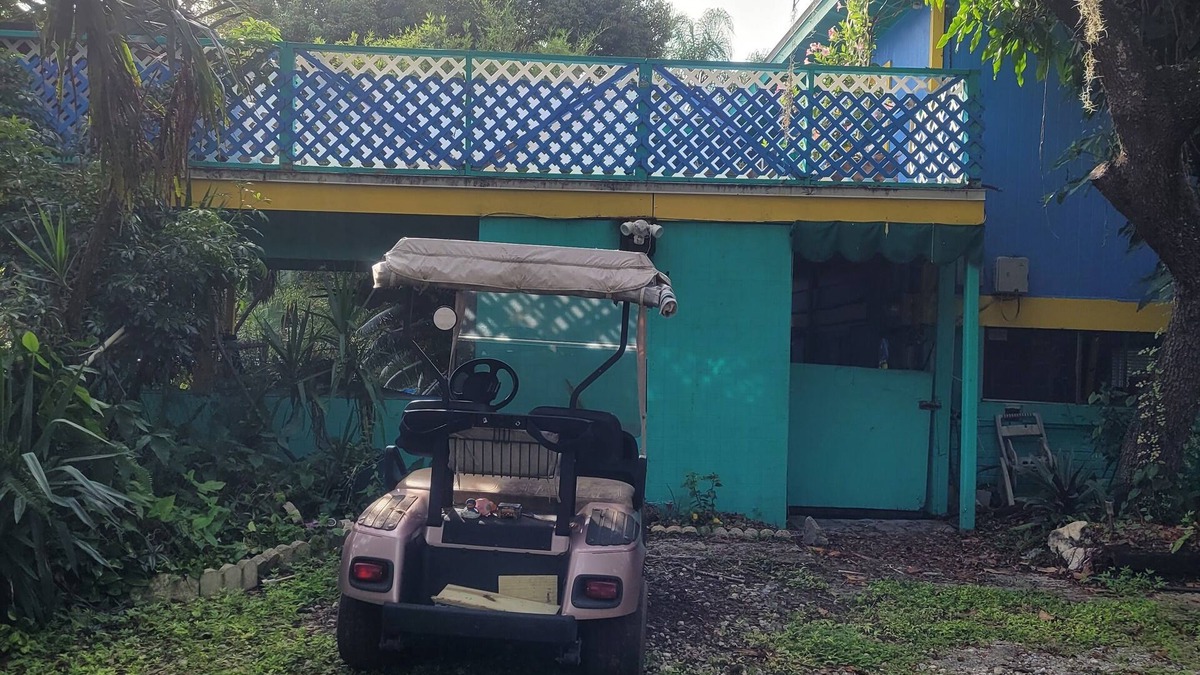 Anclote River Acres House | Charming 2-bedroom house with pool and wildlife.
