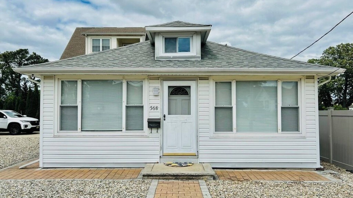 Brick House | Charming 2-bedroom beach house at the Jersey Shore.