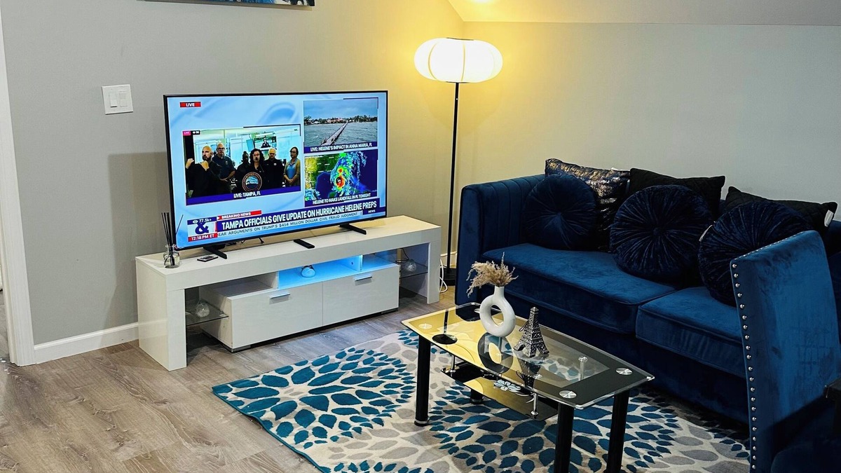 Orange Apartment | Charming 2-bedroom apartment with WiFi, AC in City of Orange