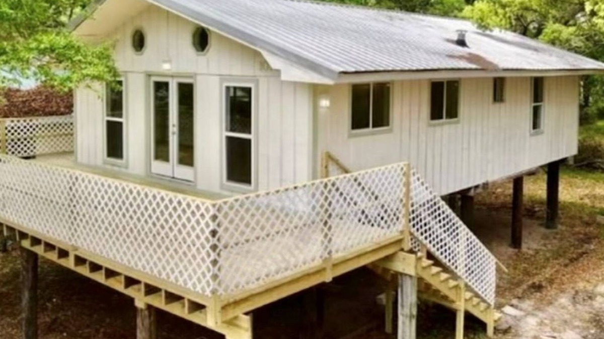Dauphin Island House | Charming 2-bedroom house in Dauphin Island with Boat/RV Parking
