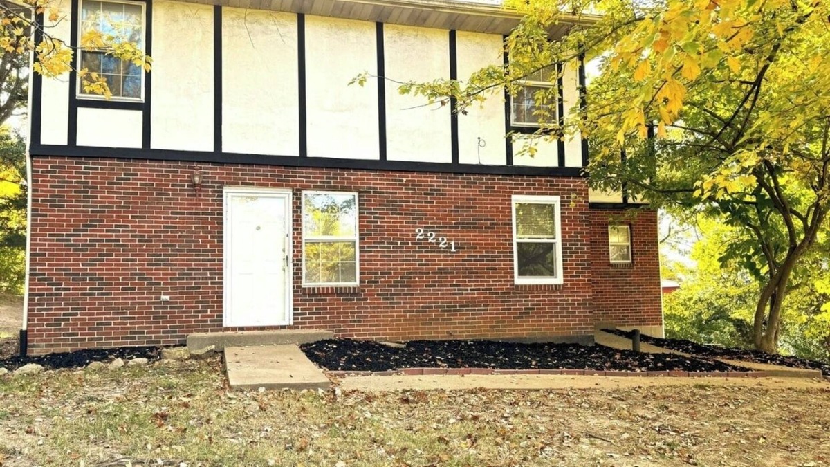 Jefferson City Apartment | Charming 2-bedroom apartment in wonderful Jefferson City with WiFi, AC