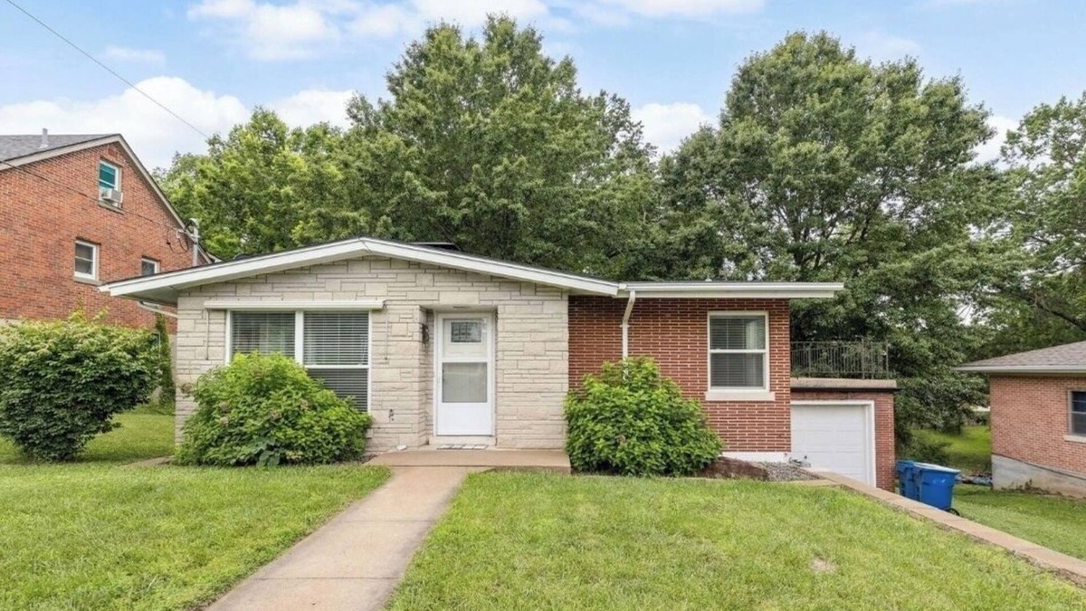 Jefferson City House | Charming 2-bedroom house in Jefferson City with AC