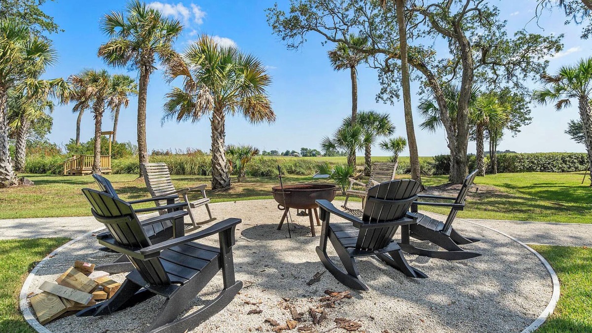 Bethera House | Charming 2-bedroom house in fabulous McClellanville with AC