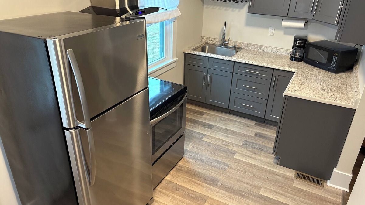 New Kensington House | Charming 2-bedroom house with AC, WiFi in quaint New Kensington