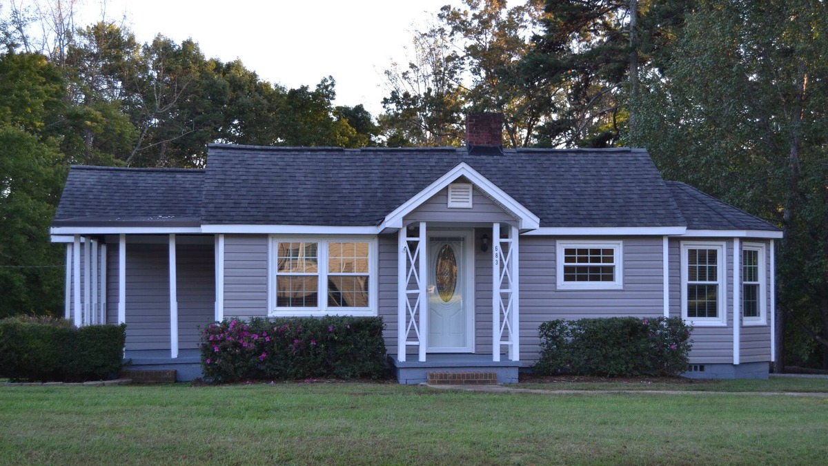 Pilot Mountain House | Charming 2-bedroom Cottage with AC and WiFi in Pilot Mountain