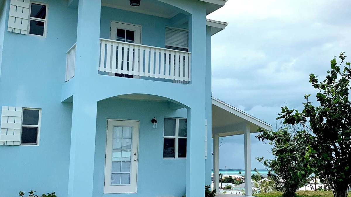 Lubbers Quarters Cay House | Charming 2-bedroom house with Hill-top views on Pelican Shores.