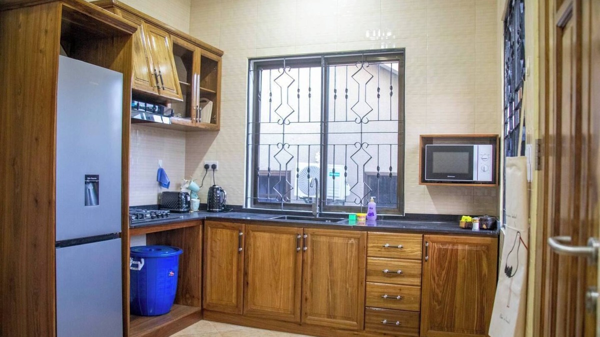 Mikocheni House | Charming 2-bedroom house in beautiful Mbezi Beach, Dar es Salaam with WiFi, AC