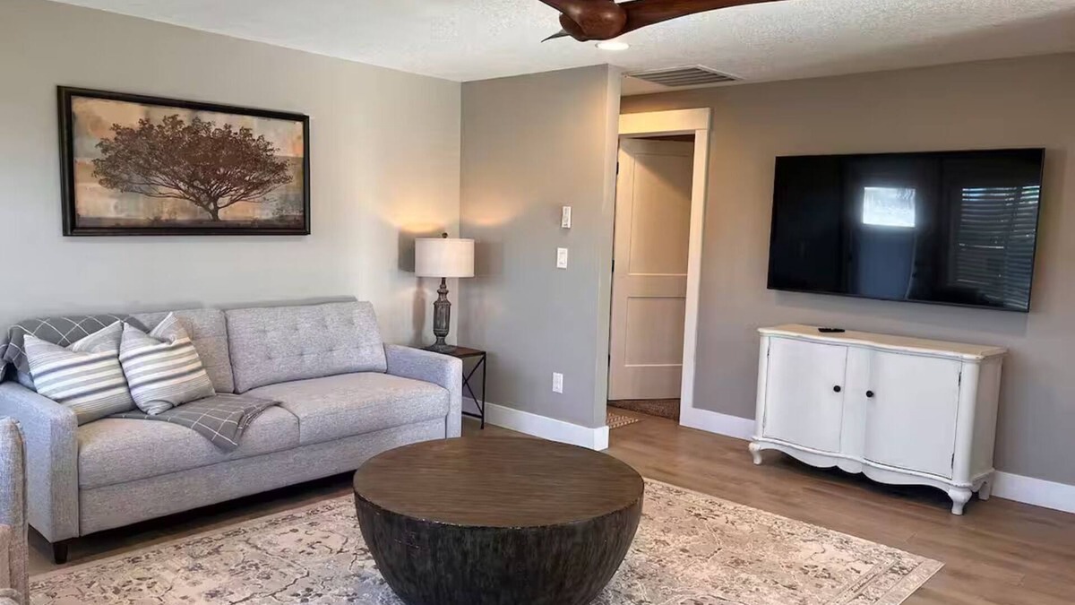 Battle Ground House | Charming 2-bedroom house in old town Battle Ground