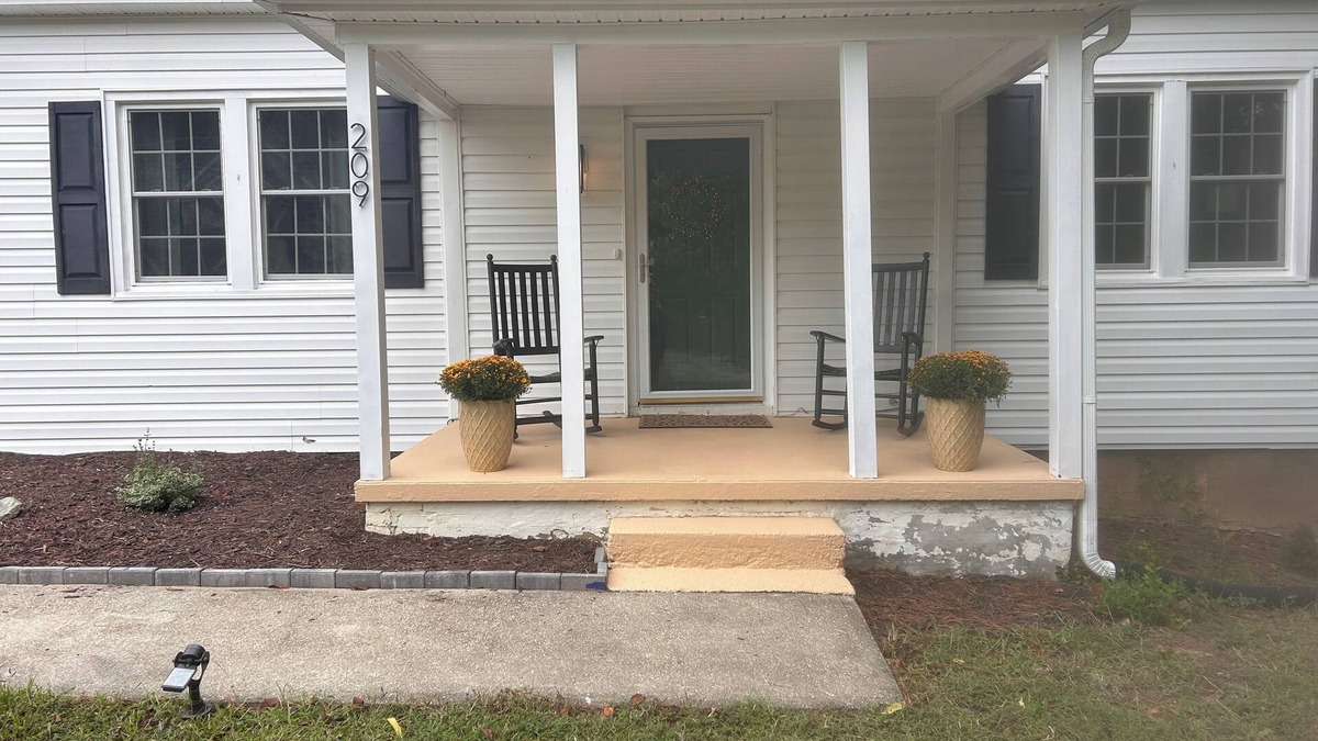 Bowling Green House | Charming 2-bedroom house in Bowling Green with AC