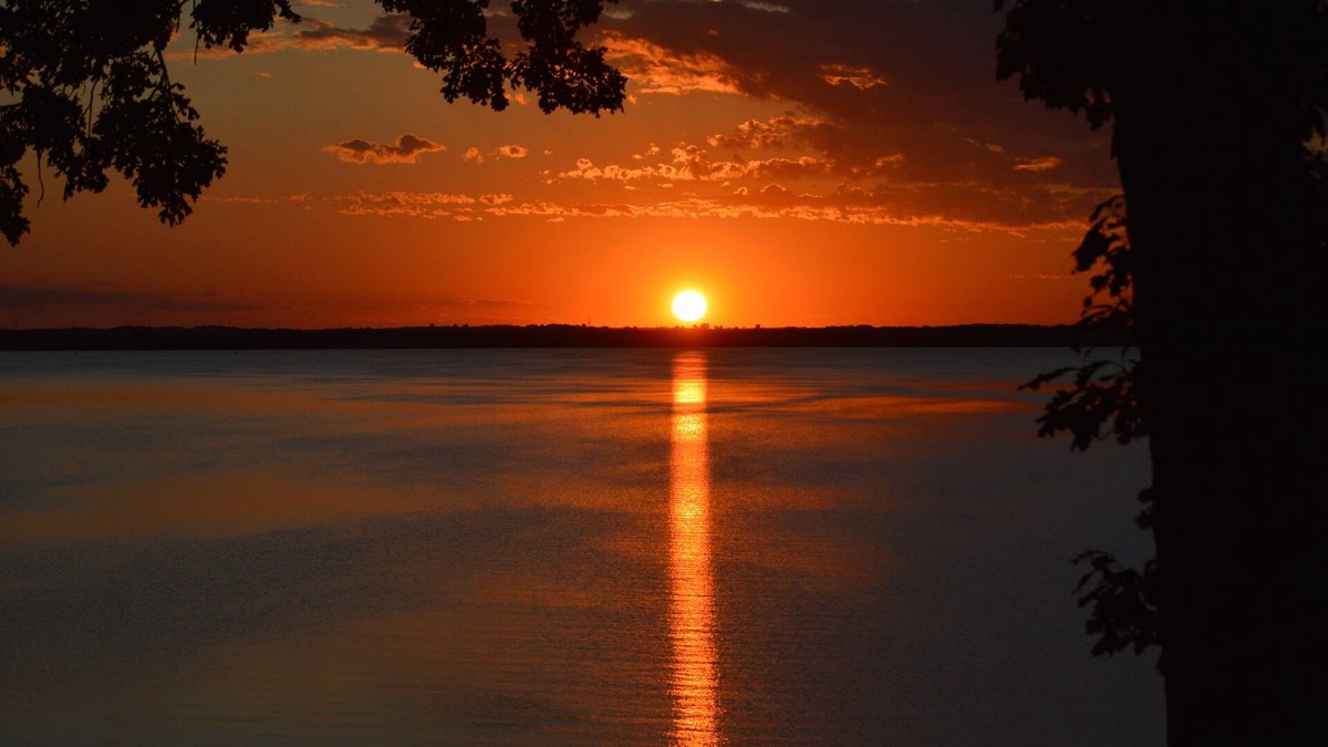 Lake Koshkonong Cottage | Charming 2-bedroom cottage on Lake Koshkonong in Fort Atkinson, Wi.