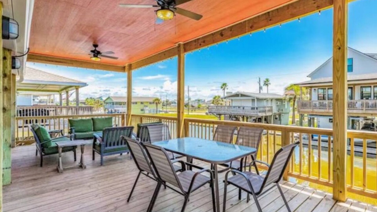 Galveston House | Charming 2-bedroom cottage on the canal in Jamaica Beach.