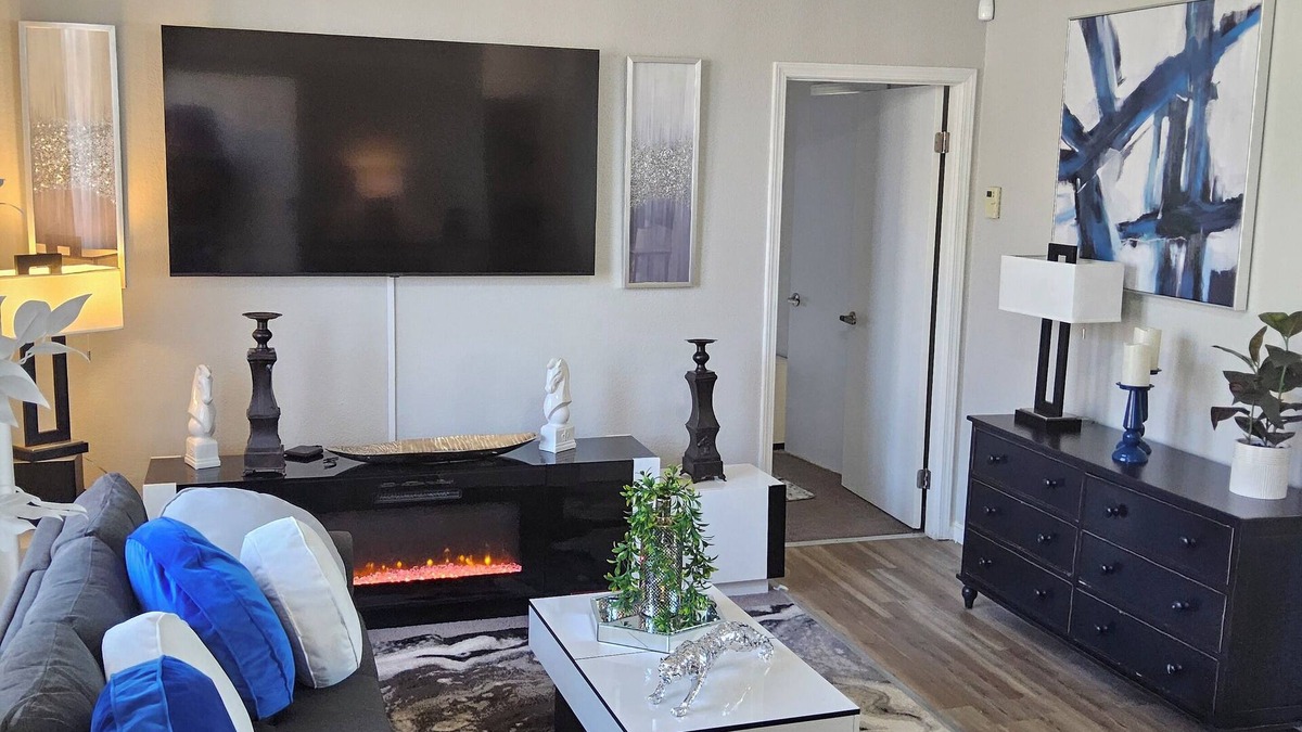 Moreno Valley Cottage | Charming 2-bedroom cottage in wonderful Moreno Valley with WiFi, all utilities