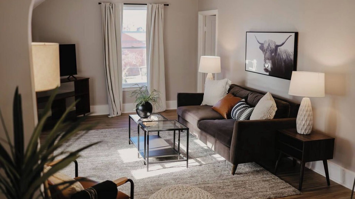 St. Charles Apartment | Charming 2-bedroom upper apartment in fabulous downtown Saint Charles, MN.