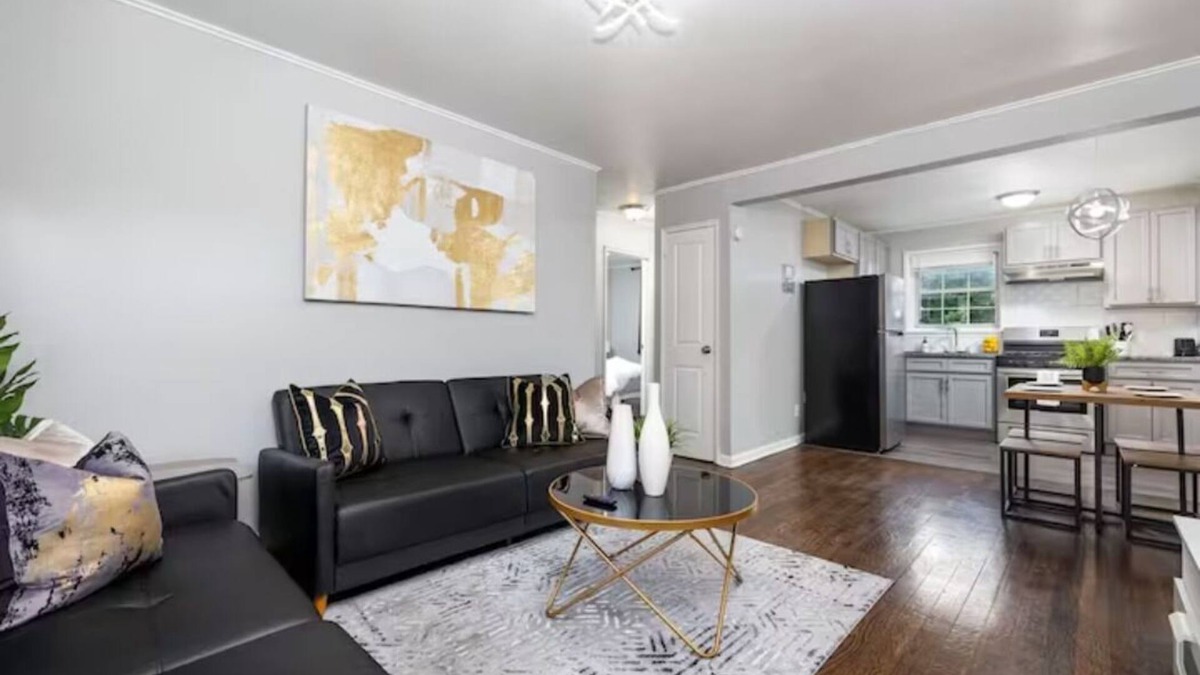 Newington Apartment | Charming 2-bedroom apartment with AC in West Hartford