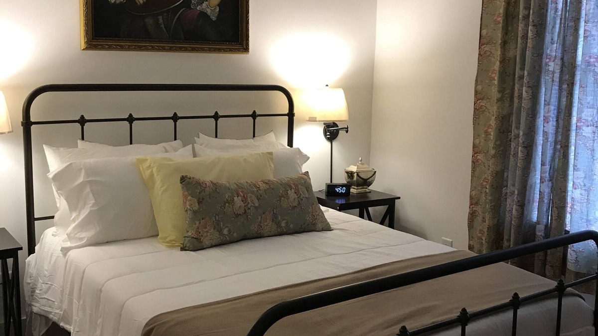 Canton Apartment | Charming 2 Bedroom, 1 Bath Rose Tree Apt. close to SLU Canton, NY