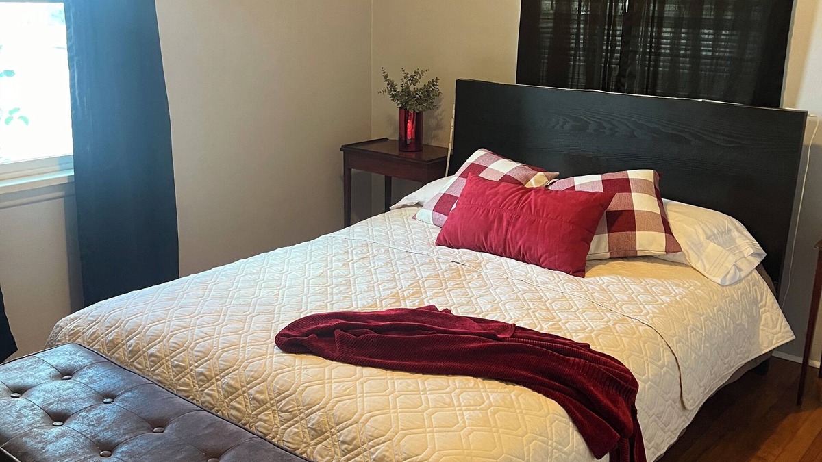 West Salem House | Charming 2 bedroom 1 bathroom home in Northwest Salem