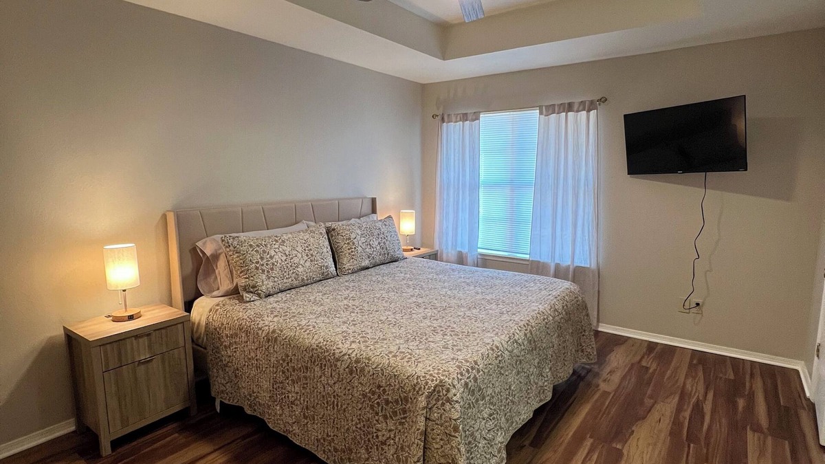 Tyler House | Charming 2-bedroom 2 bath duplex in the heart of Tyler!