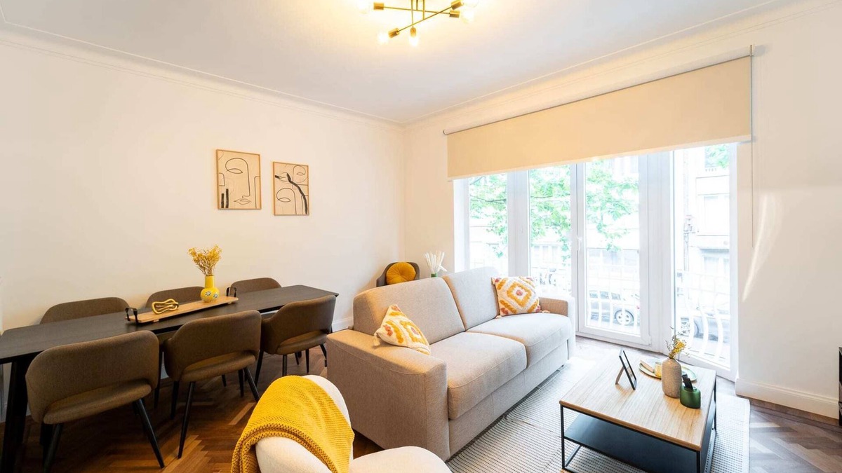 Statiekwartier Apartment | Charming 2-Bedroom Apartment for 7 in Antwerp