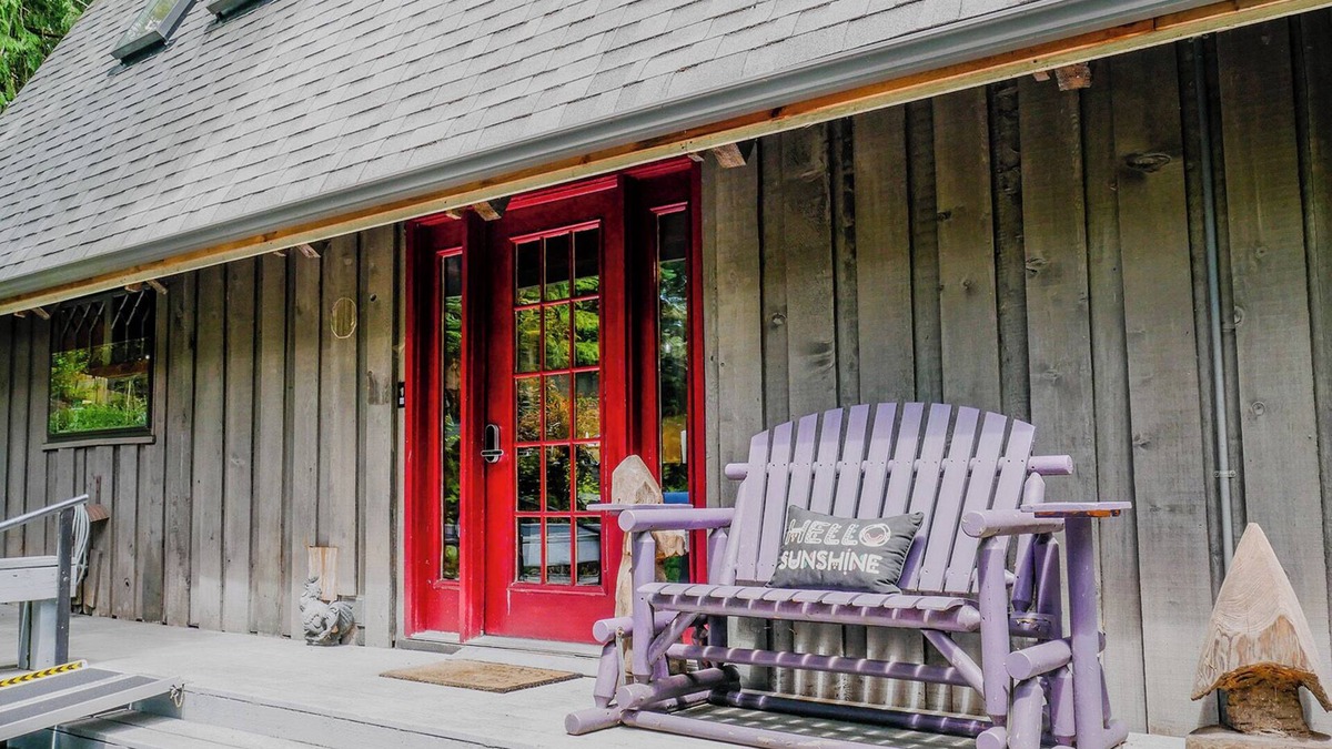 Kelso - Longview House | Charming 2-bedroom A-Frame log cabin house with WiFi, AC in Kelso