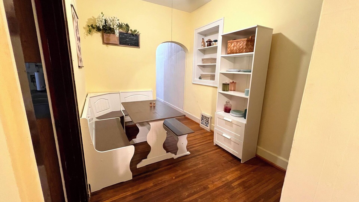Belleville Apartment | Charming 2-bedroom apartment in beautiful Belleville with WiFi