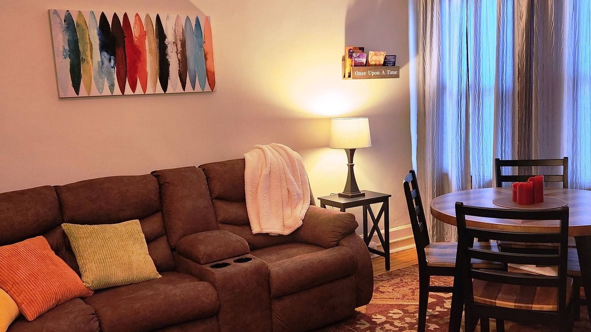 Cumberland Apartment | Charming 2-bedroom apartment with equipped kitchen and AC, in Cumberland, MD.