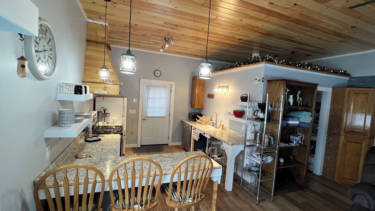 Town of Macomb Apartment | Charming 2-bedroom apartment with AC, WiFi in pleasant De Peyster