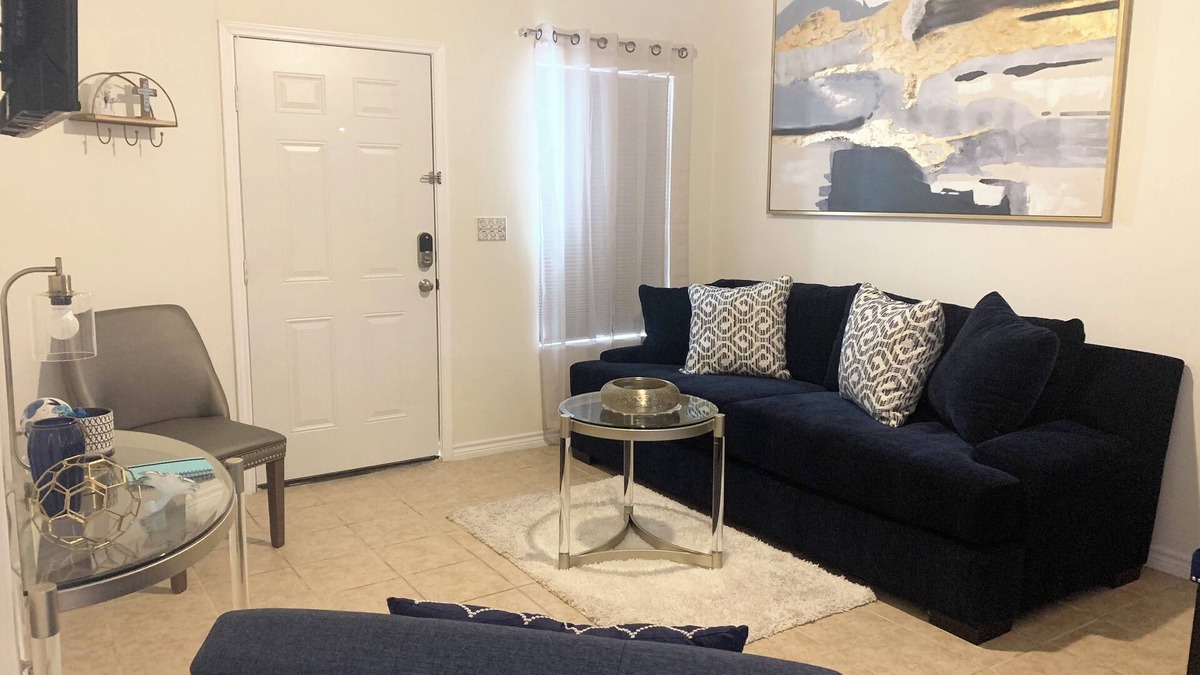 Rosita South Apartment | Charming 2-bedroom apartment a stone’s’ throw away from best casino in Texas.