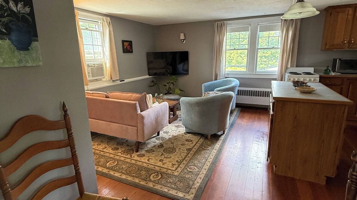 Litchfield Historic District Apartment | Charming 2-bedroom apartment in the center of historic Litchfield