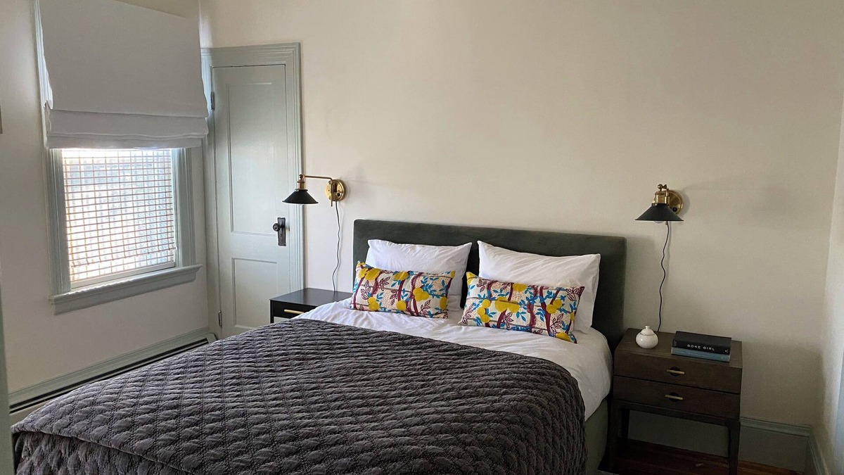 Blackstone Apartment | Charming 2 bedroom apartment w/off-street parking