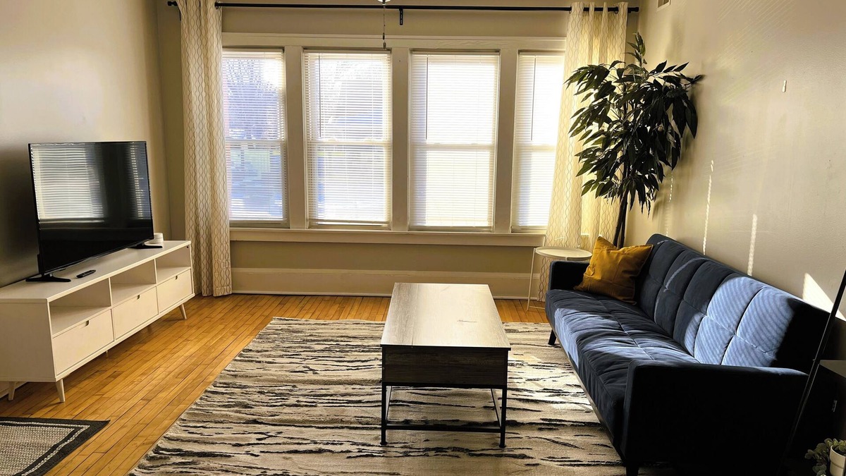 Summit - University Apartment | Charming 2-bedroom apartment near downtown Saint Paul with WiFi